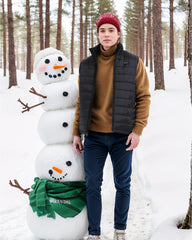 yeyeeyyee heated vest worn during outdoor activities demonstrates versatile warmth