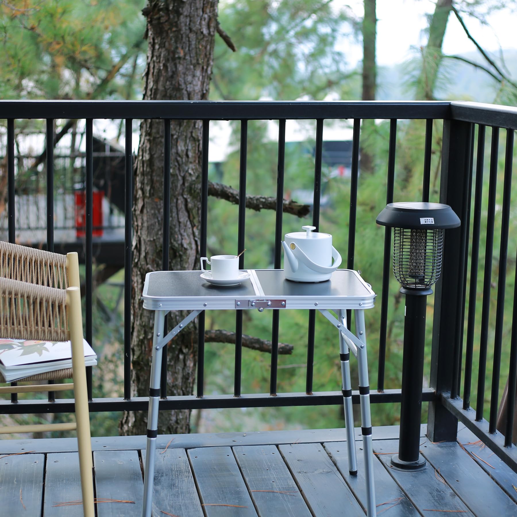 YihuiKo picnic setup using portable folding table outdoors