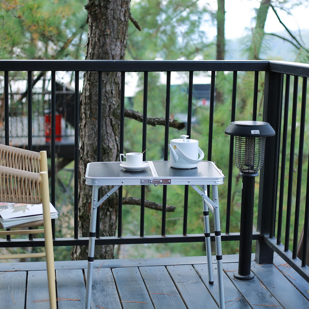 YihuiKo picnic setup using portable folding table outdoors