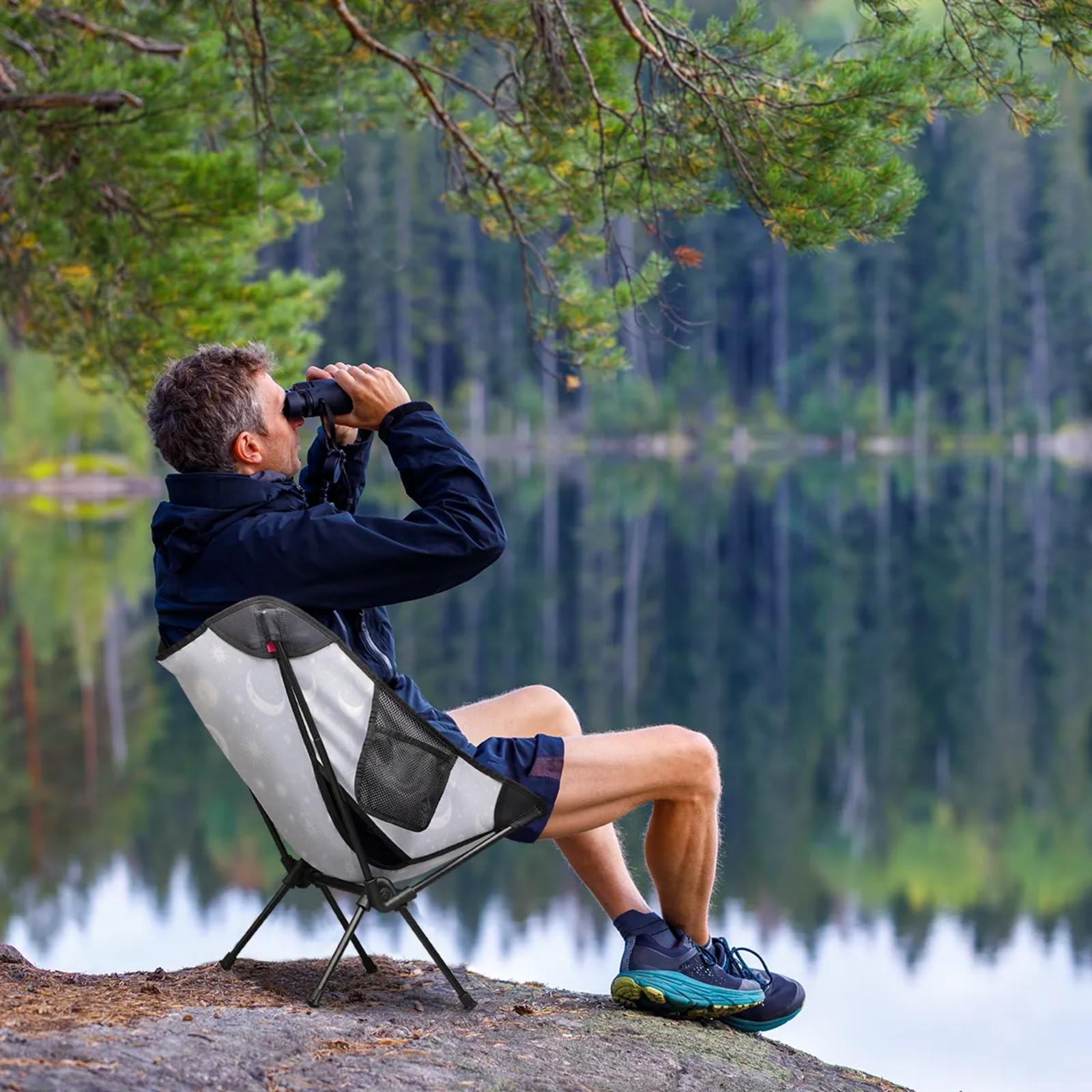 YLYNIU portable camping chair with storage bag keeps essentials within reach