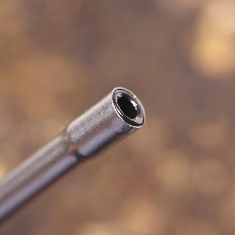 Compact 11 cm spool threader for fly tying