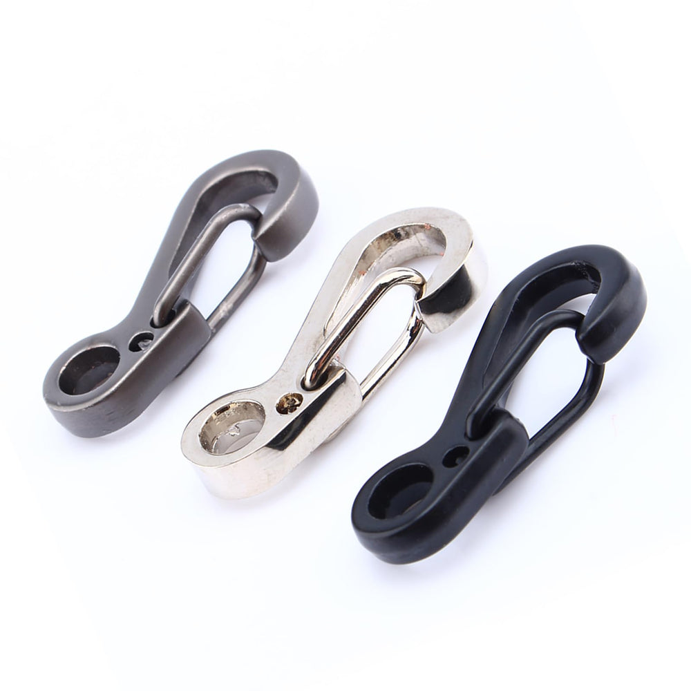 Yosoo alloy paracord clip shown on a backpack clasp for secure daily use