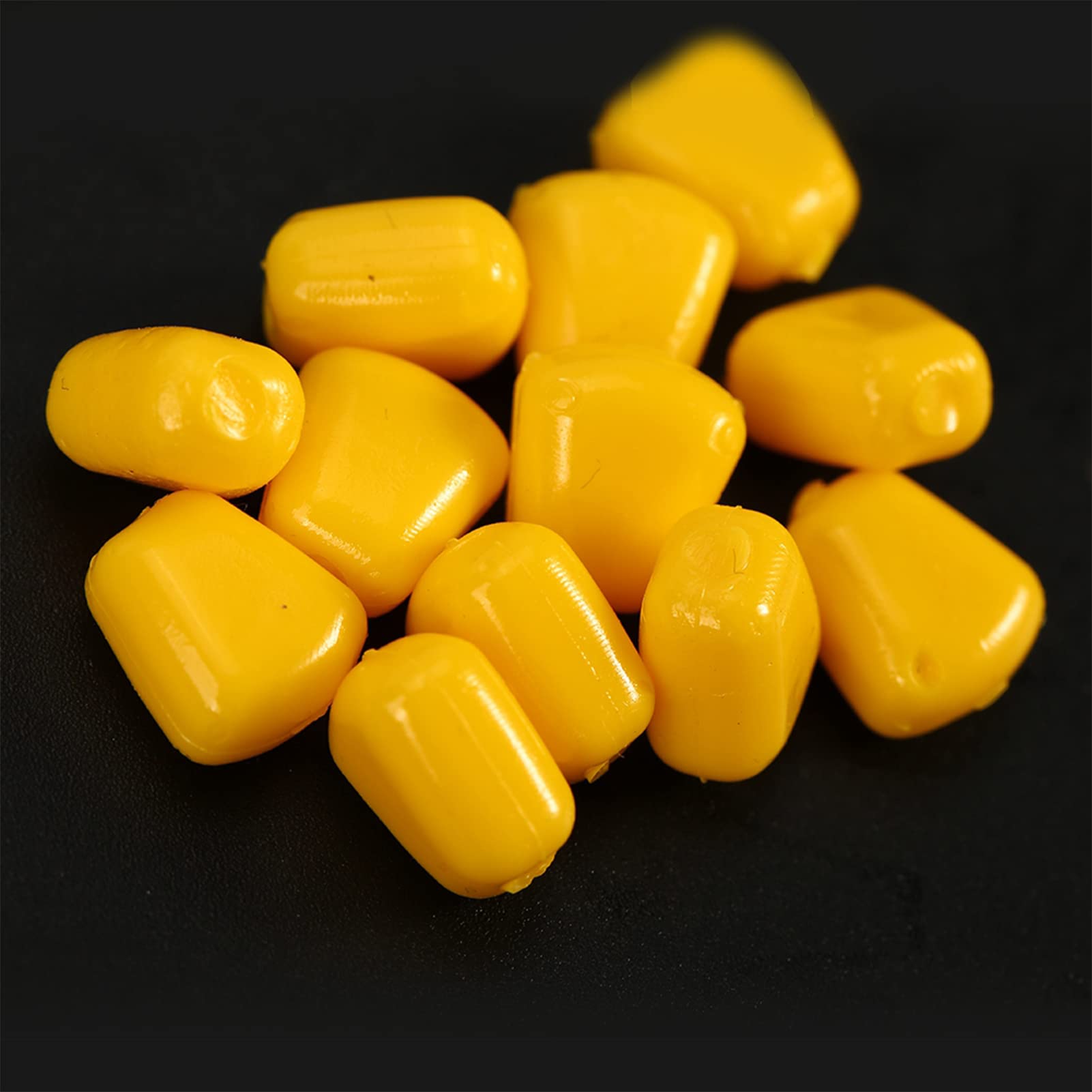 Yosoo 50-piece pack of corn-shaped baits for carp fishing sessions