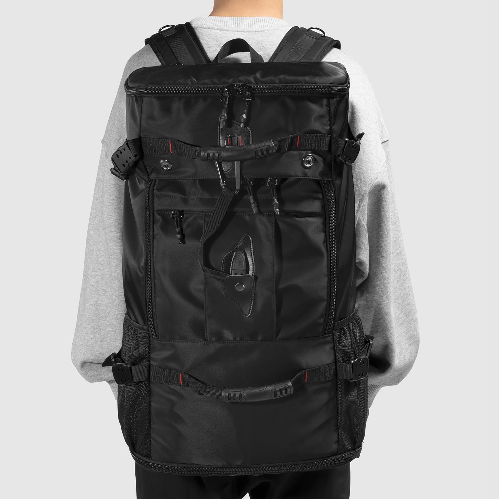 YOUMIAN side shoe bag neatly stores footwear during trips.