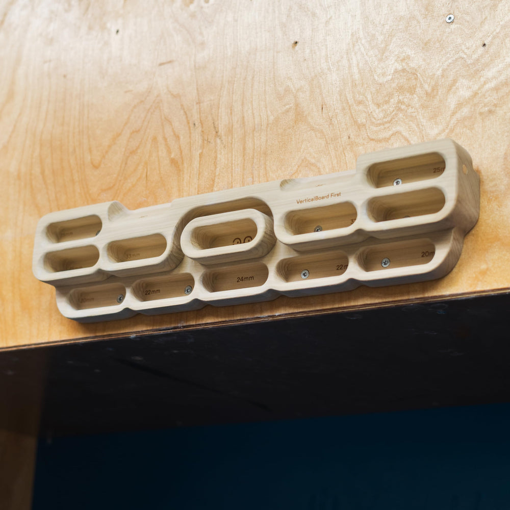 YY Vertical Verticalboard First central handle close-up highlights versatile options for one-arm or unloaded pull-ups