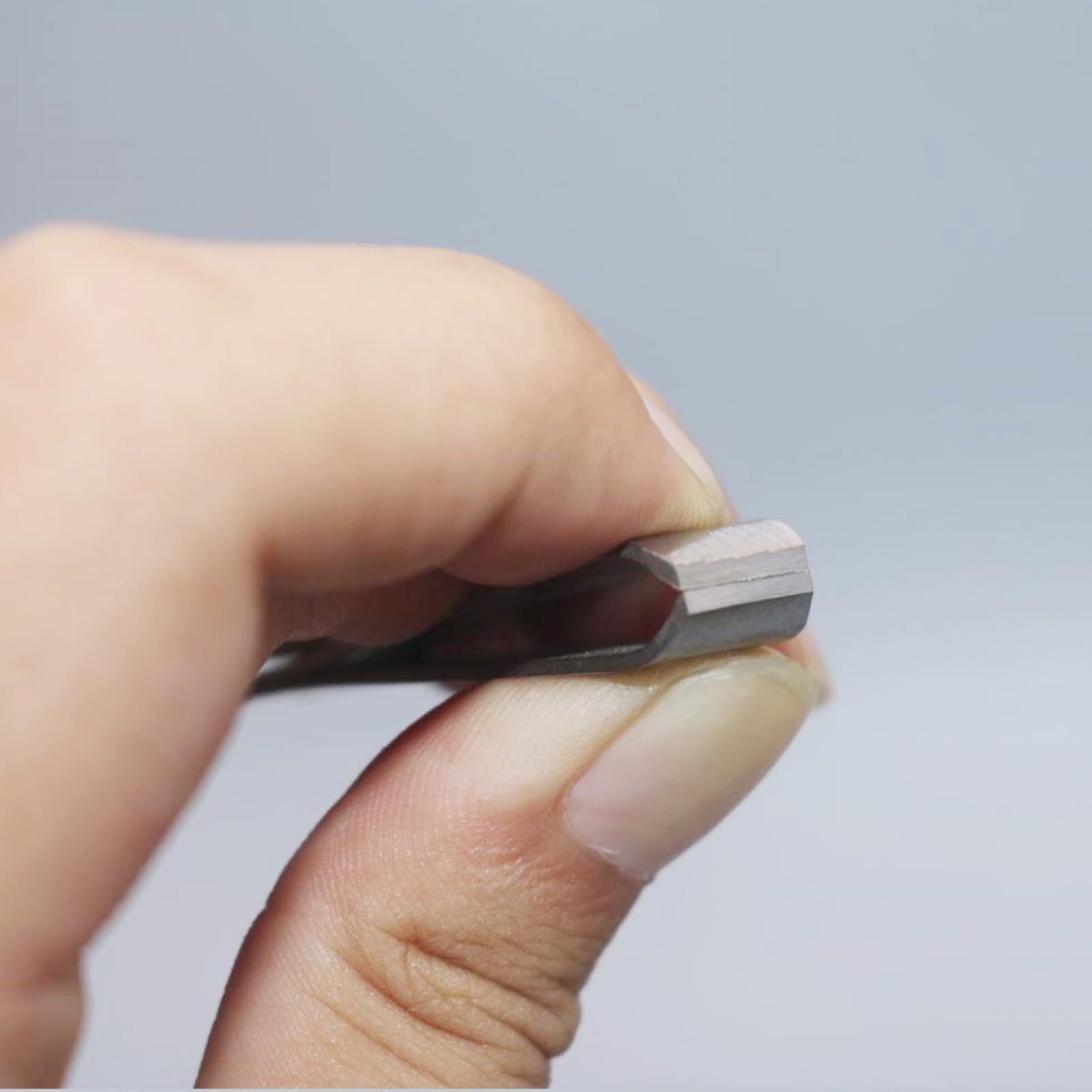 YZYDF close-up blade on stainless steel cutter for sharp cuts
