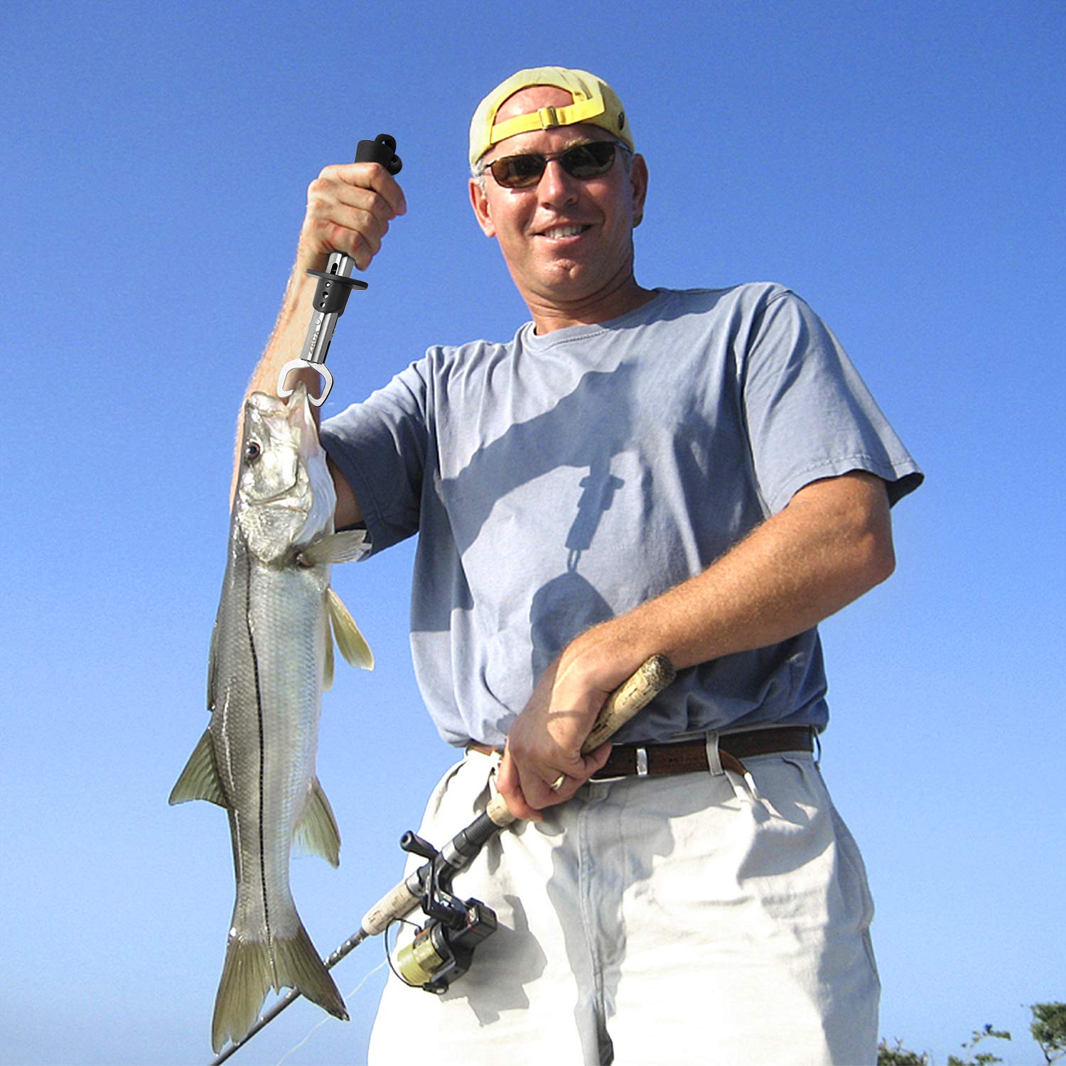 Fishing tool set with fish lip gripper and sheath
