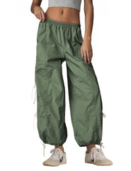 Zhiyouni parachute pants elastic high waist close-up highlighting secure fit