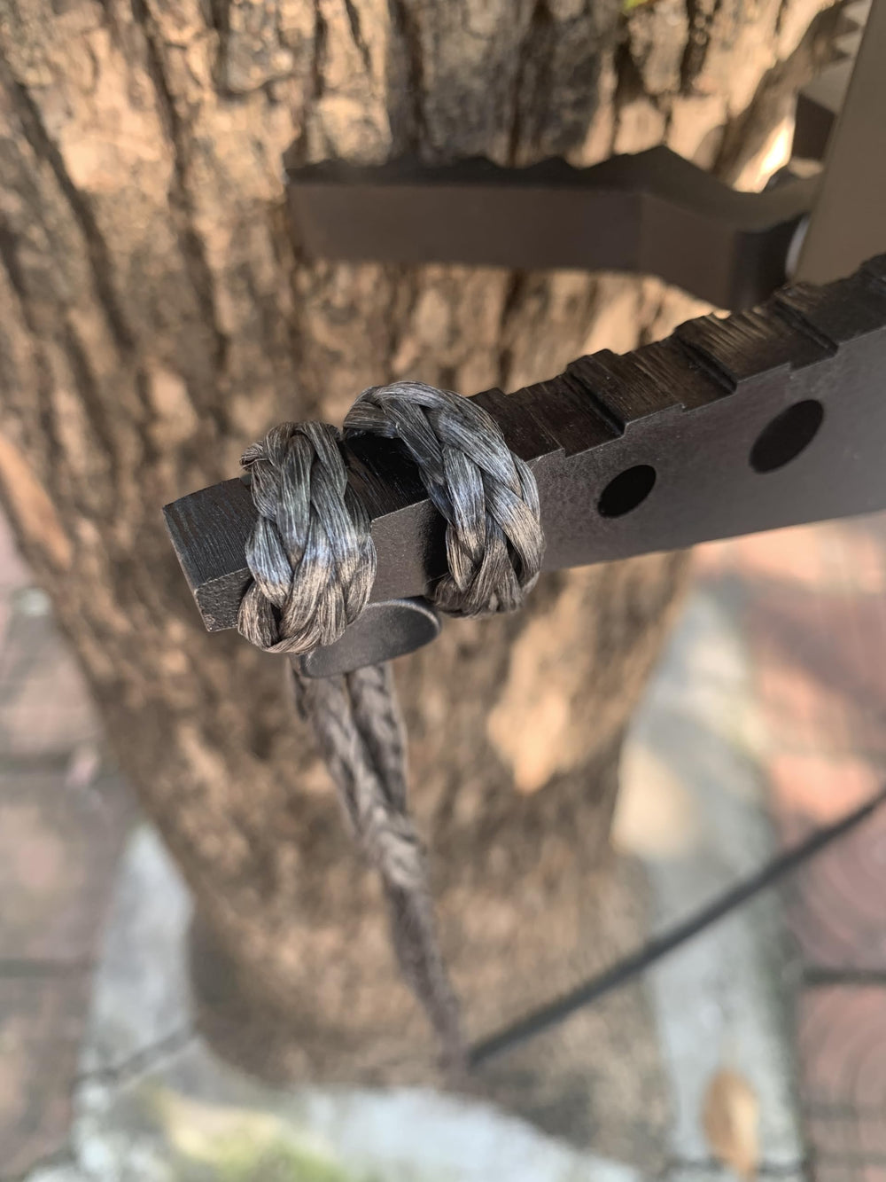 ZIVOXIA Ultra-high polymer rope resists wear for rugged hunting.
