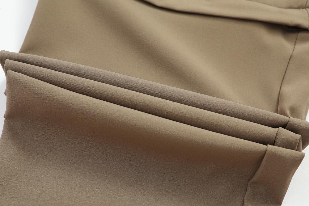 ZooYung versatile outdoor pants serve hiking, camping, and other adventures.