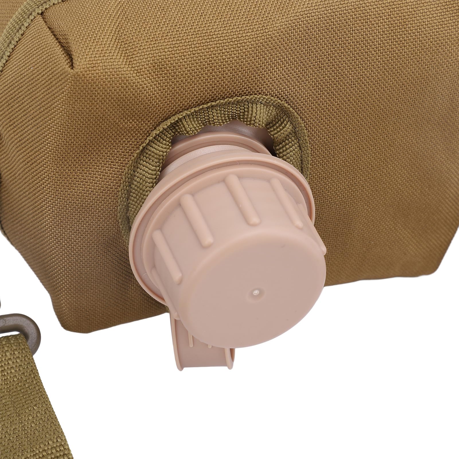 Zunate sealing ring helps prevent leakage during travel.